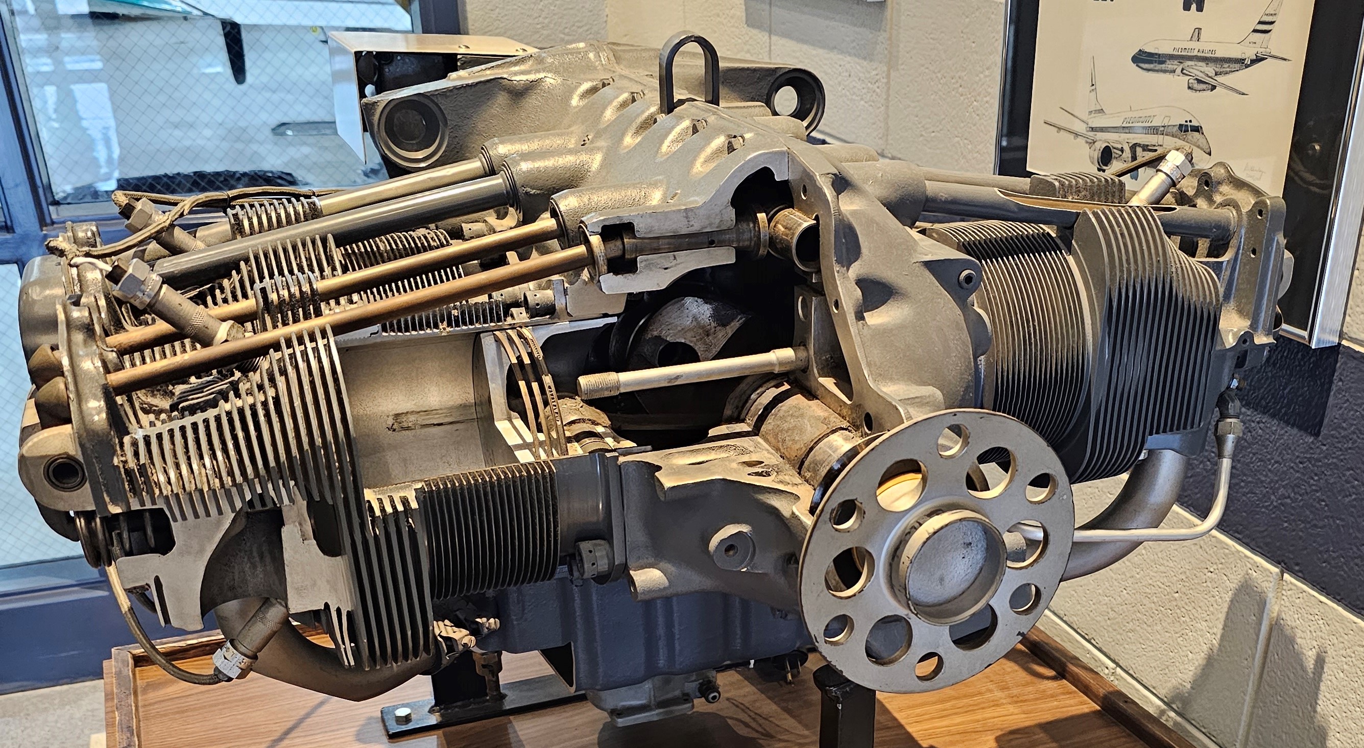 A cutaway Lycoming O-320-H2AD on display, showing the pushrods, the shroud tubes around them and the valve train in the cylinder heads. Photo: KOMRADE DIMITRI, June 2023, CC BY-SA 4.0, via Wikimedia Commons.
